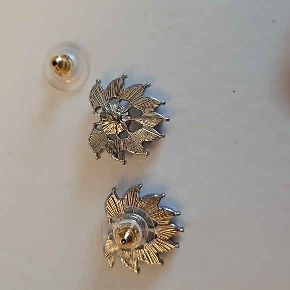 ViVI Blue & Clear Rhinestone Silvertone Flower Pierced Earrings - Picture 4 of 4